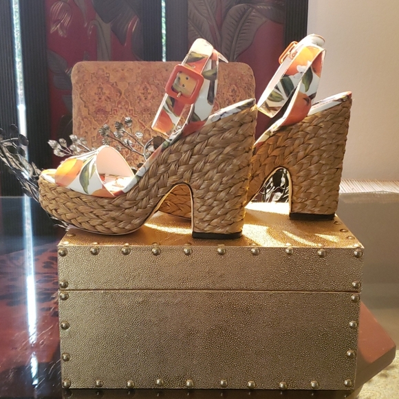 Dolce and Gabbana - Picture 14 of 16